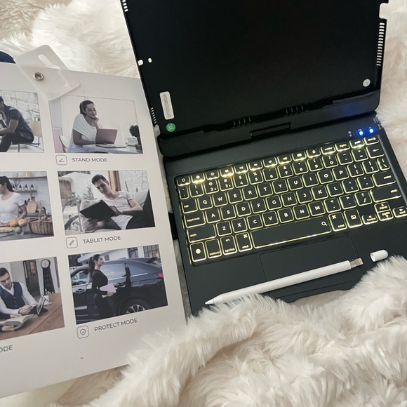 Ipad Keyboard Case - Picture 1 of 7